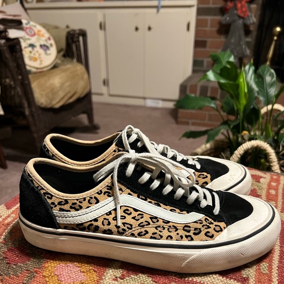 Vans Tan & Black Cheetah Skater Sneakers 9 women 7.5 men - Picture 4 of 14